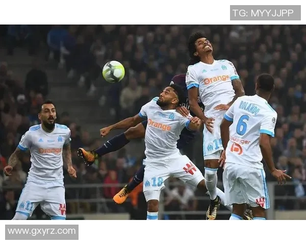 狂飙球星足球激战正酣，重燃激情与梦想的赛场英雄之路